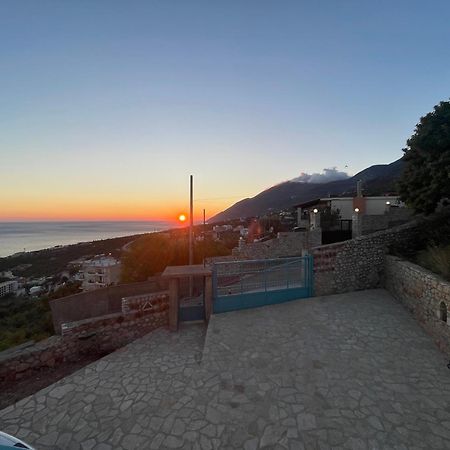 Endless Blue Apartments Dhërmi Екстериор снимка