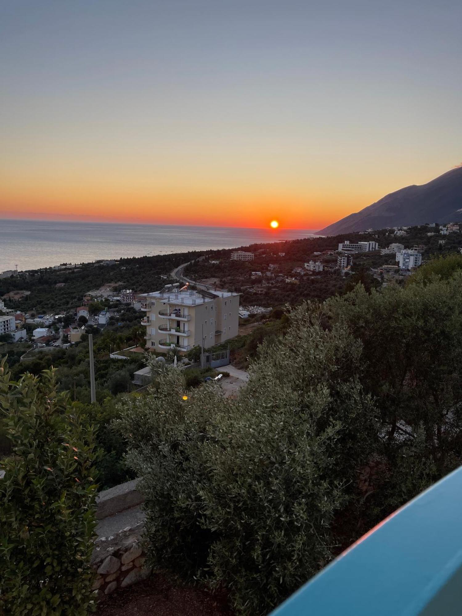 Endless Blue Apartments Dhërmi Екстериор снимка