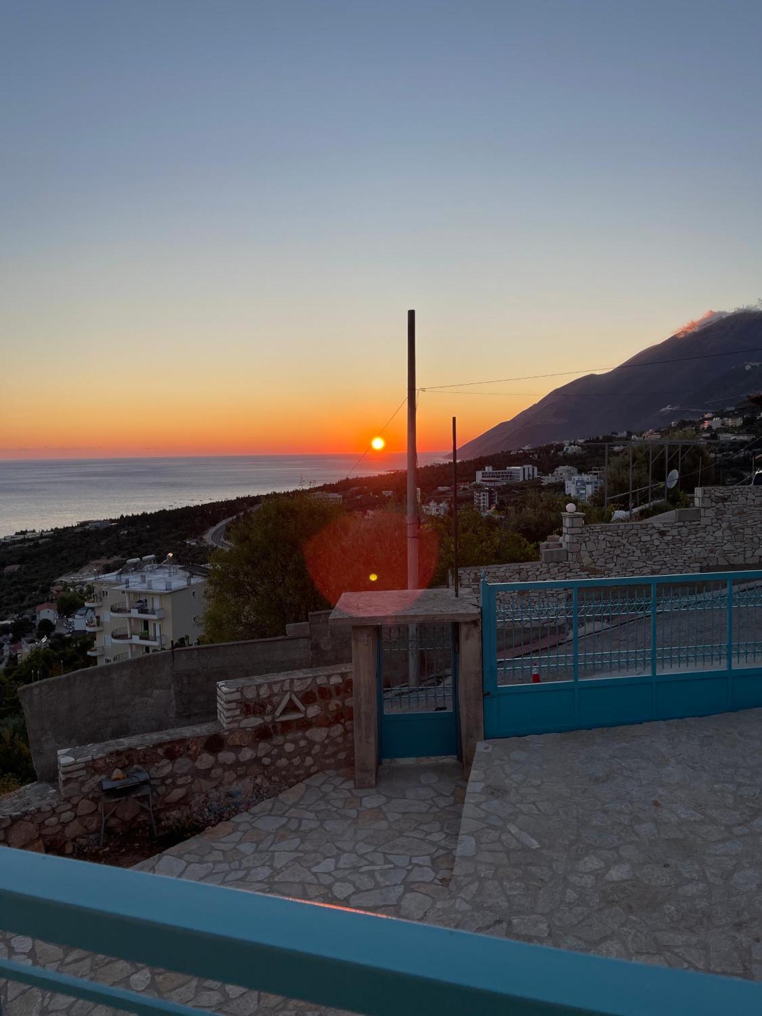 Endless Blue Apartments Dhërmi Екстериор снимка