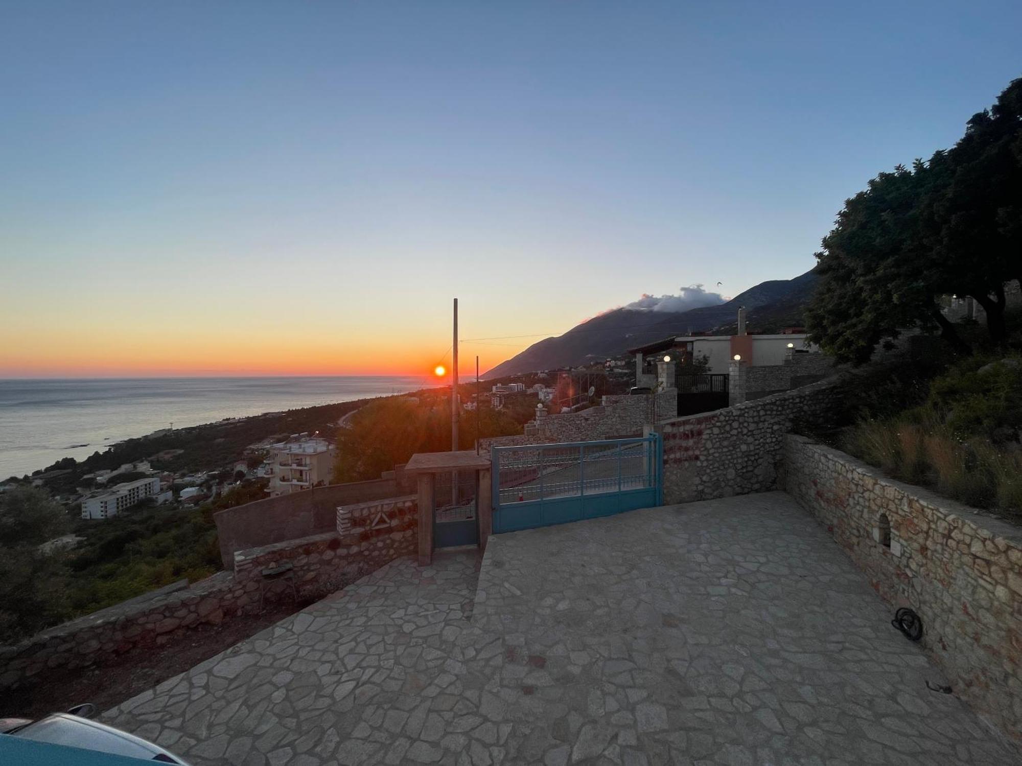 Endless Blue Apartments Dhërmi Екстериор снимка