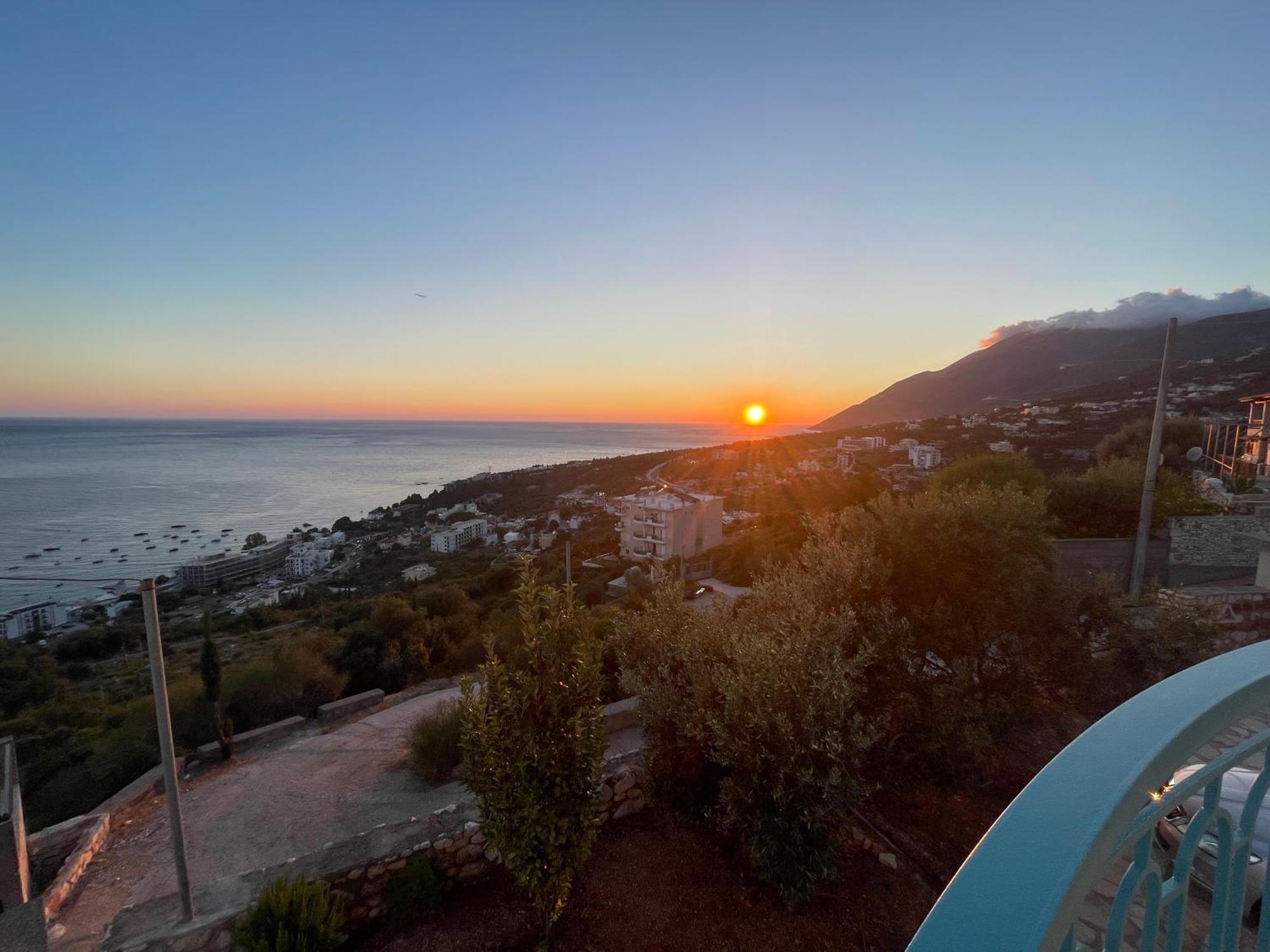 Endless Blue Apartments Dhërmi Екстериор снимка