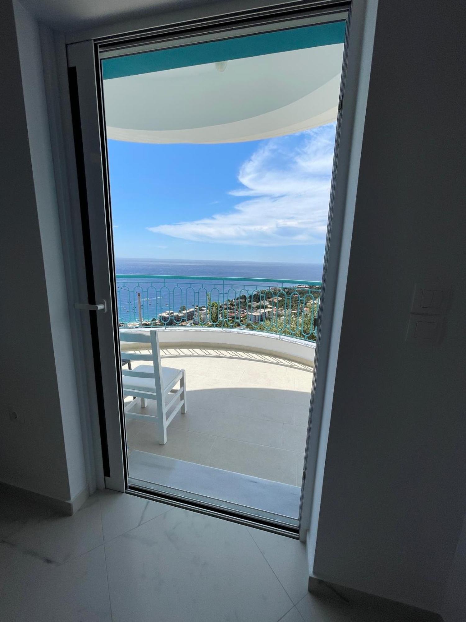 Endless Blue Apartments Dhërmi Екстериор снимка