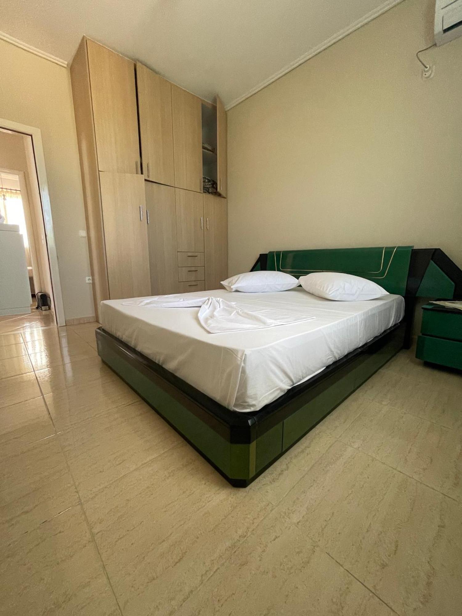 Endless Blue Apartments Dhërmi Екстериор снимка