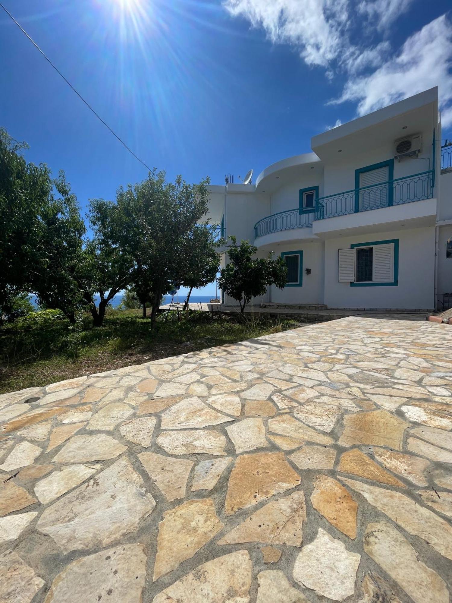 Endless Blue Apartments Dhërmi Екстериор снимка