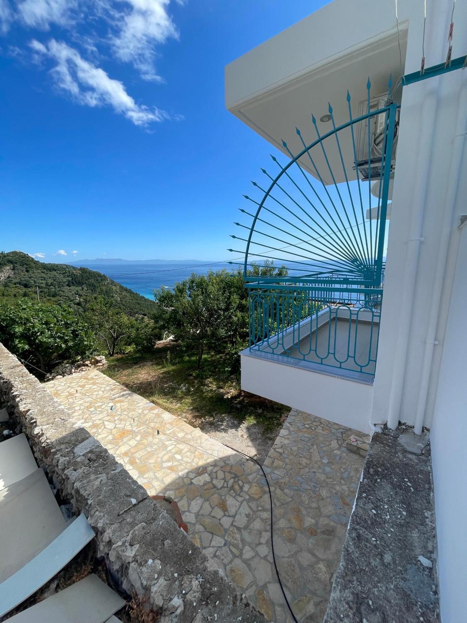 Endless Blue Apartments Dhërmi Екстериор снимка