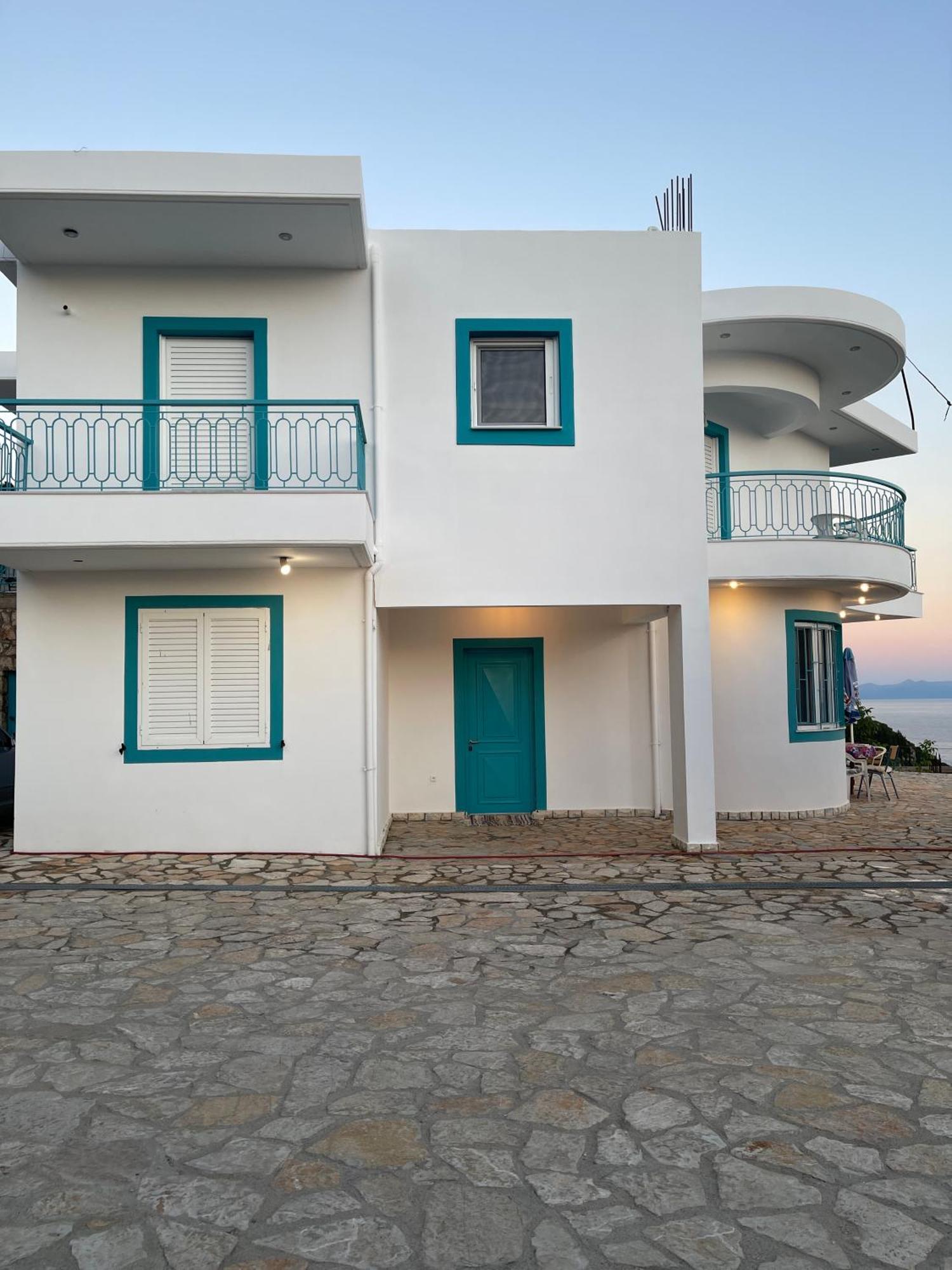 Endless Blue Apartments Dhërmi Екстериор снимка