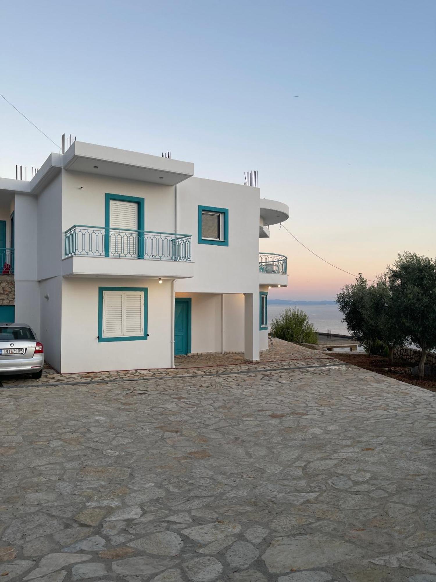 Endless Blue Apartments Dhërmi Екстериор снимка